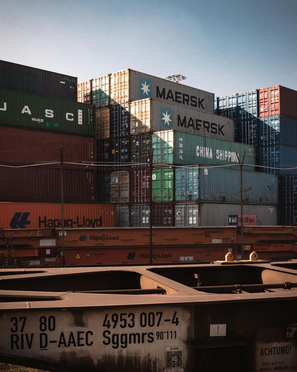 Smart freight management — cargo handling and logistics coordination
